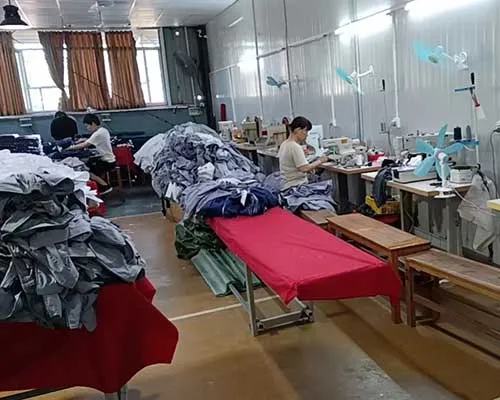 冲锋衣定制如何选？资质与工艺的全面解析