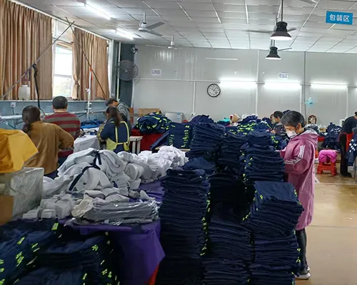 如何选择专业的酒店工作服定制厂家？
