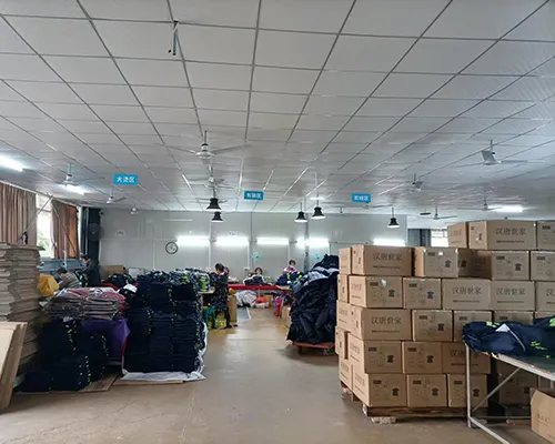 深圳服装批发市场全攻略：从高端定制到工装采购